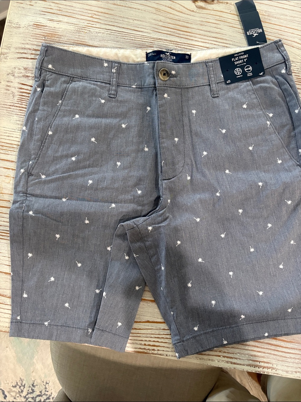 Hollister Men's Blue-Gray Palm-Print Flat Front Shorts